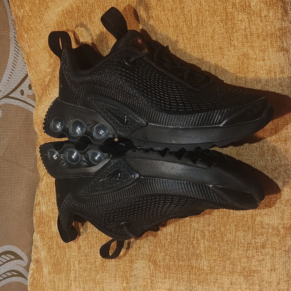 Nike Black Mesh Sneakers - Picture 5 of 12